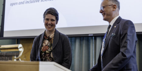 Laureate’s Lecture: ‘From Physics of Complex Systems to Pandemic Preparedness’ (Prof. Dr Viola Priesemann)
Handover of the Prize, Q&A with Prof. Dr Viola Priesemann