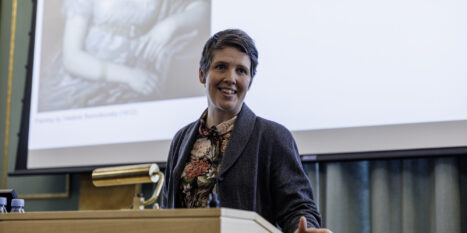 Laureate’s Lecture: ‘From Physics of Complex Systems to Pandemic Preparedness’ (Prof. Dr Viola Priesemann)
Handover of the Prize, Q&A with Prof. Dr Viola Priesemann