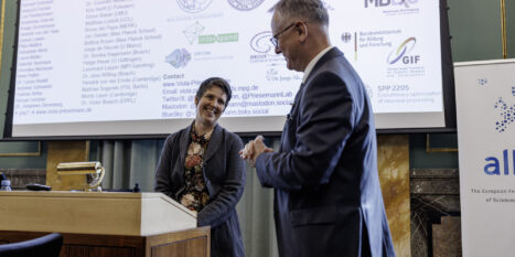 Laureate’s Lecture: ‘From Physics of Complex Systems to Pandemic Preparedness’ (Prof. Dr Viola Priesemann)
Handover of the Prize, Q&A with Prof. Dr Viola Priesemann
